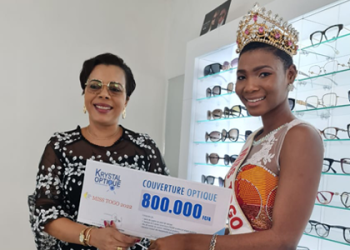 Krystal Optique offre une couverture optique d’une valeur de 800 000 F CFA à la Miss TOGO