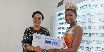 Krystal Optique offre une couverture optique d’une valeur de 800 000 F CFA à la Miss TOGO