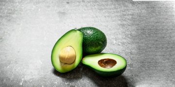 DES AVOCATS BIEN VERTS MEME APRES LES AVOIR COUPES