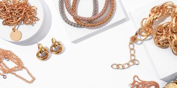 COMMENT ASSORTIR LES BIJOUX ET LA TENUE ?