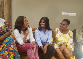 SE PARLER ENTRE FEMMES A TRAVERS LE POW-WOW AGOJIE