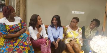 SE PARLER ENTRE FEMMES A TRAVERS LE POW-WOW AGOJIE