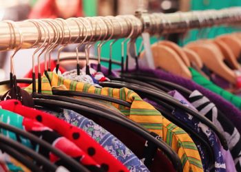 PRÊT-À-PORTER OU FRIPERIE CES VÊTEMENTS QUI DIVISENT