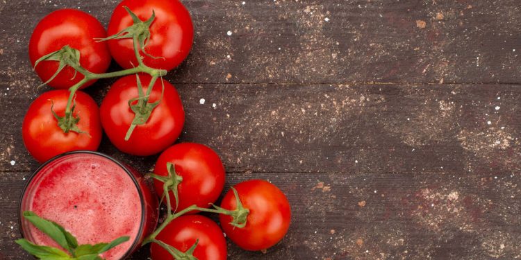 La magie de la tomate contre les peaux grasses