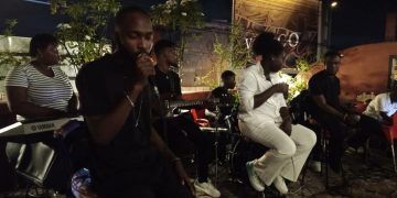 Du jazz afrobeat monte à bord de la casa avec un buffet dinatoire reussi