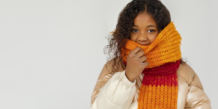 Mode : 4 astuces pour bien nouer une écharpe en période d’harmattan