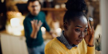 Infidélité émotionnelle : Quand les égarements du coeur minent l’intimité.