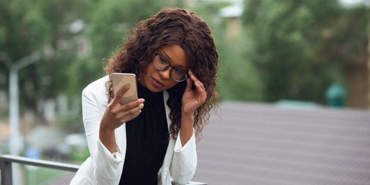 Je suis accro au téléphone mon mari en a marre que faire, que faire ?