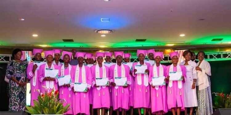 Reine des Sciences et Technologies 2024 la Fondation Asaal encourage l’excellence de la jeune fille