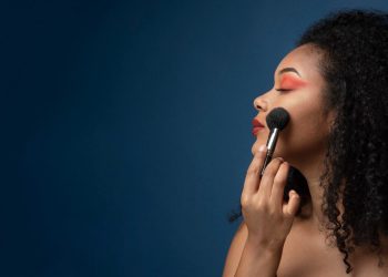 LES ASTUCES POUR MAQUILLER LES PEAUX NOIRES COMME UNE PRO 