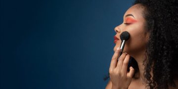 LES ASTUCES POUR MAQUILLER LES PEAUX NOIRES COMME UNE PRO 