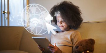  LES SECRETS POUR ÉLEVER DES ENFANTS ÉPANOUIS DANS UN MONDE CONNECTE 