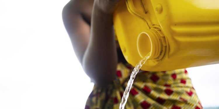 Offrir de l'eau à boire… Un geste riche de symboles